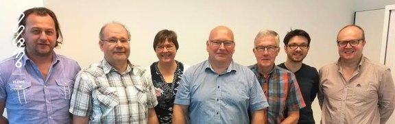 Stuurgroep orkest: Björn De Kock, Hans Vuylsteke, Annemie Devos, Nick Vandendriessche, André Delos, Hannes Vanlancker, Nico Logghe, ontbreken: Thari Verloove en Luc Neirynck